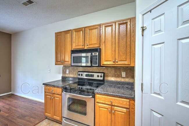 Building Photo - 140 Rounded Wing Dr