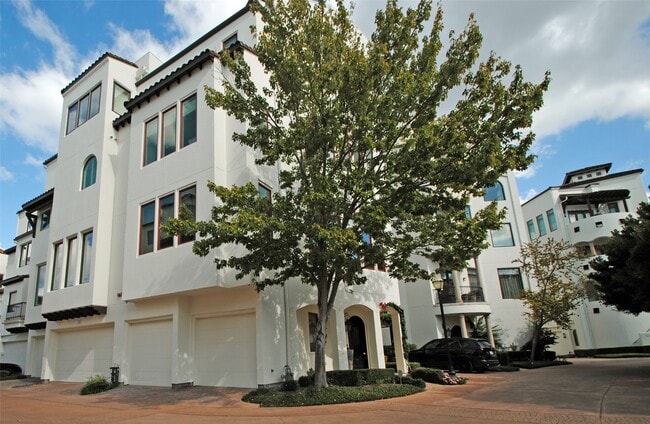 Building Photo - 302 Calle Sevilla Pl