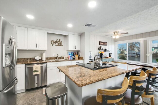 Building Photo - 3576 Portage Point Blvd