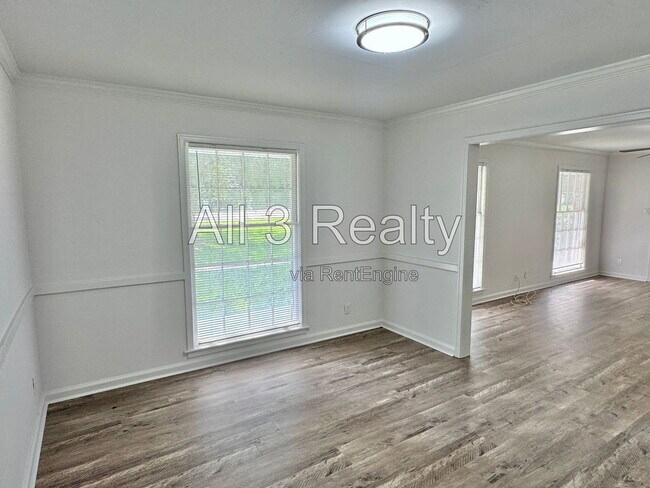 Building Photo - 2557 Woodley Rd