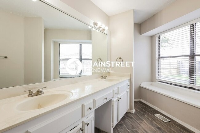 Building Photo - 3 Bedroom Pet-Friendly Home in OKLAHOMA CITY, OK with Main Street Renewal