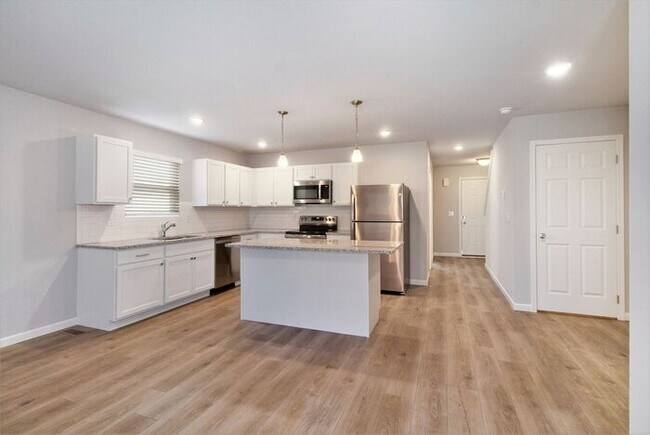 Building Photo - 2223 Macatawa Ln