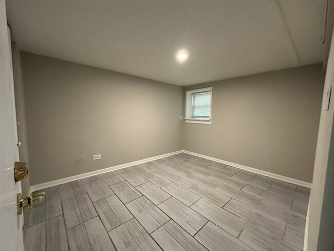 Building Photo - 2815 N Albany Ave