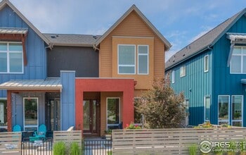 Building Photo - Discover this 3-bedroom, 2.5-bath townhome in Louisville!