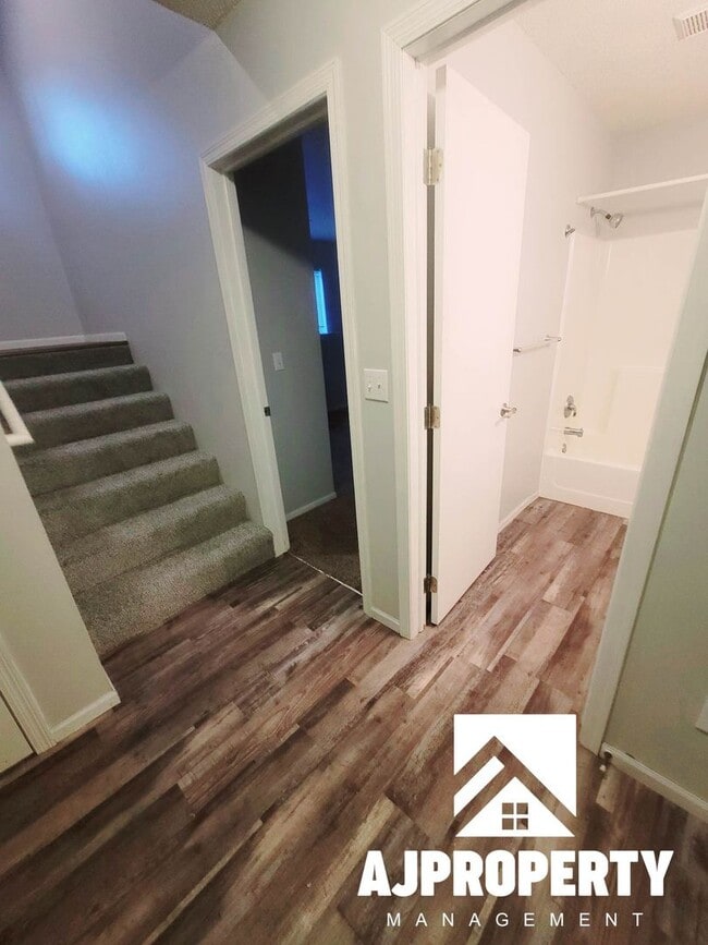 Building Photo - 4907 S Tennis Ln