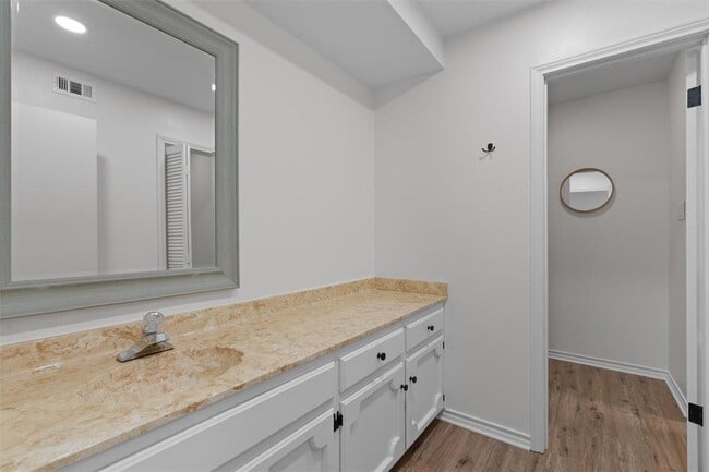 Building Photo - 104 Timpanagos Dr