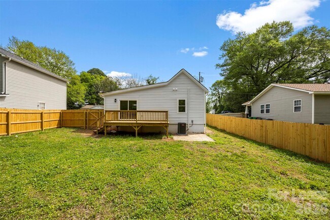 Building Photo - 2942 Reid Ave