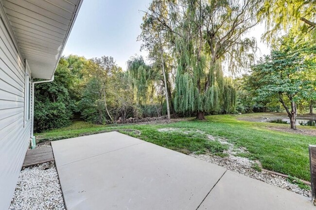 Building Photo - 926 S W Ave