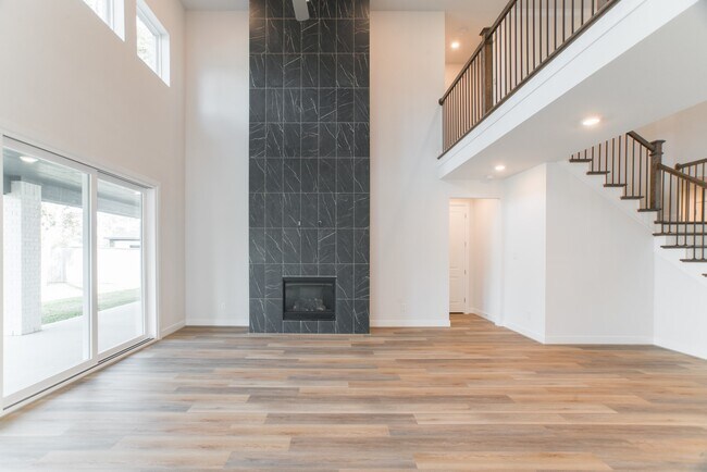 Building Photo - 11 Mariposa Wds Dr