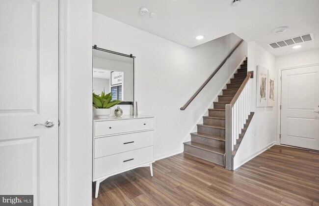 Building Photo - 14400 Leafhopper Dr