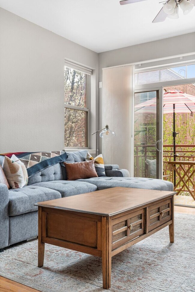 Building Photo - Modern 2-Bed, 2.5-Bath Corner Unit in Arva...