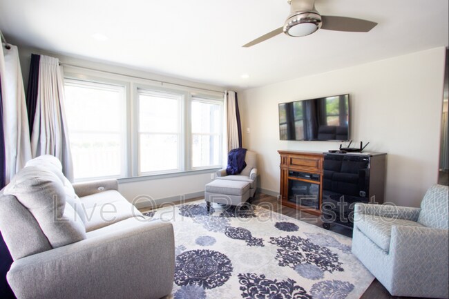 Building Photo - 501 Delaware Ave