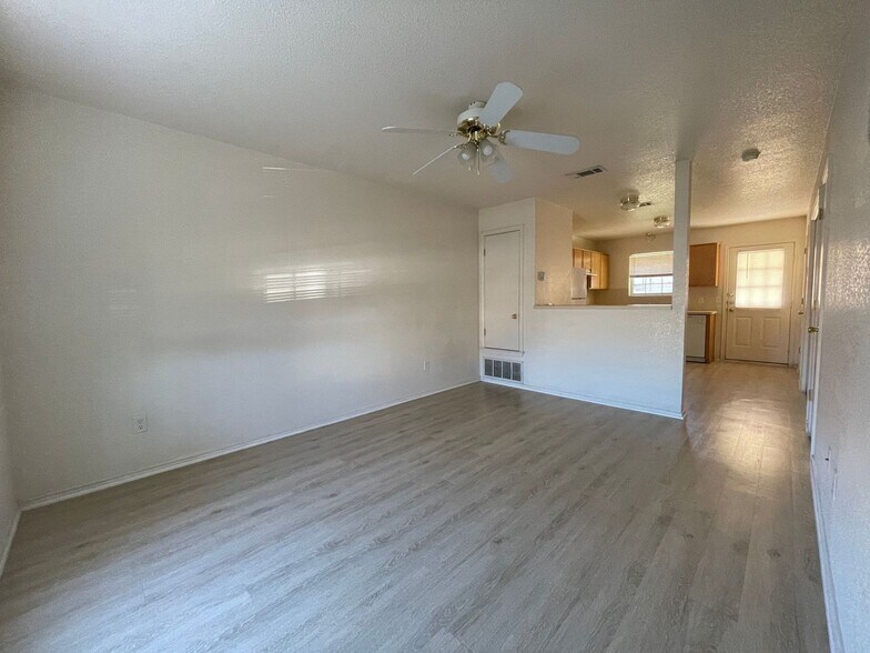Building Photo - 4506 Sylvia Dr