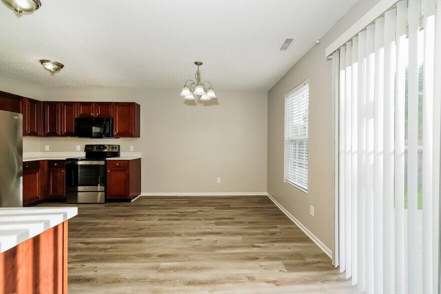 Building Photo - 6301 Monteo Ln