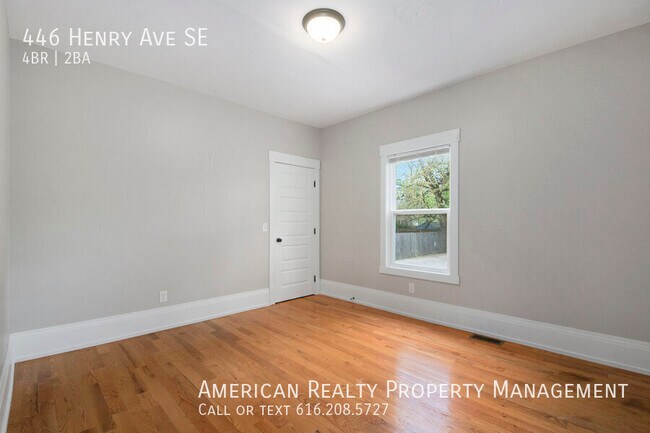 Building Photo - 446 Henry Ave SE