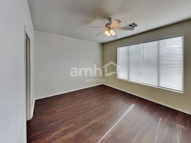 Building Photo - 12725 W Cheery Lynn Rd