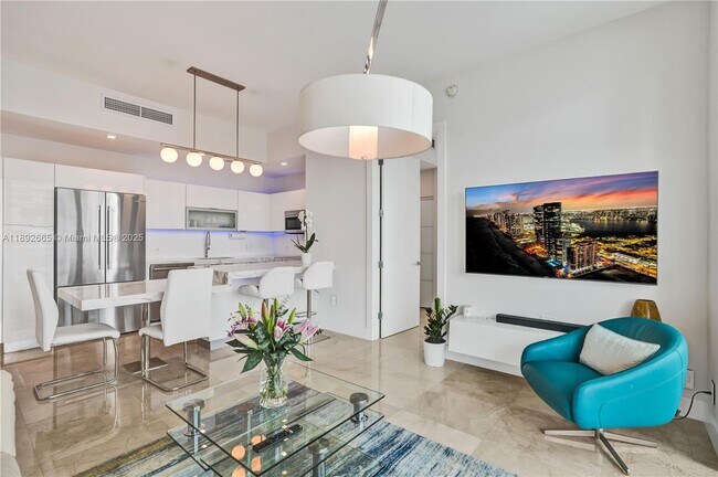 Building Photo - 950 Brickell Bay Dr