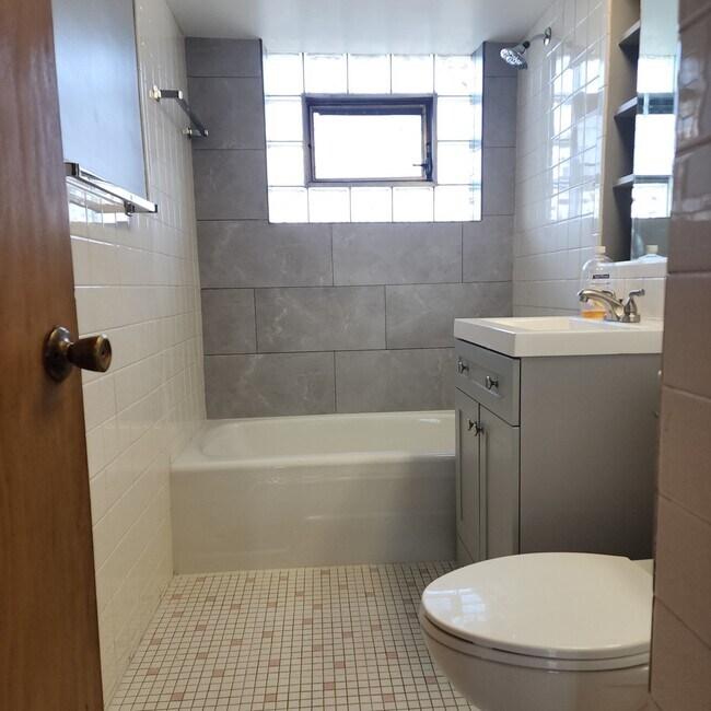 Building Photo - 10332 S Komensky Ave