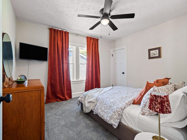 Building Photo - 18031 Larchwood Ave