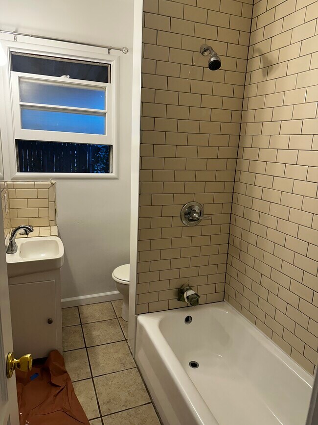 New Paint, Fixtures, Tile - 959 E Mariposa St