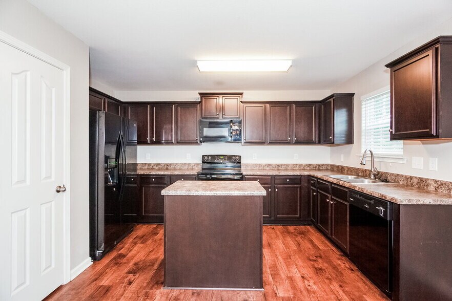 Building Photo - 4905 Broad Leaf Ct