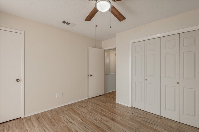 Building Photo - 2521 Crosstimbers Dr