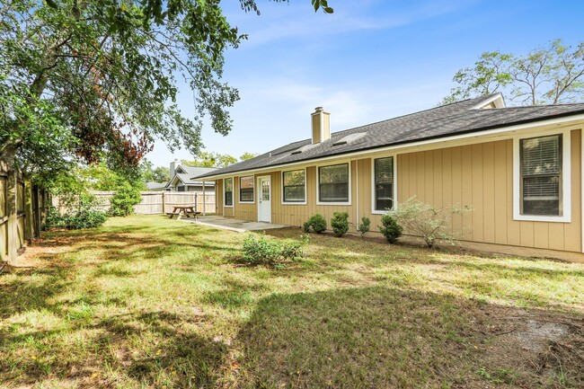 Building Photo - Charming 3 Bedroom Single Family Home in J...