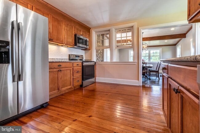 Building Photo - 110 Lyndell Rd