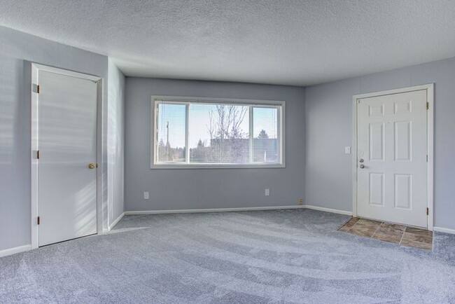Building Photo - 2bed/1bath Available NOW! SPRING SPECIAL 1...