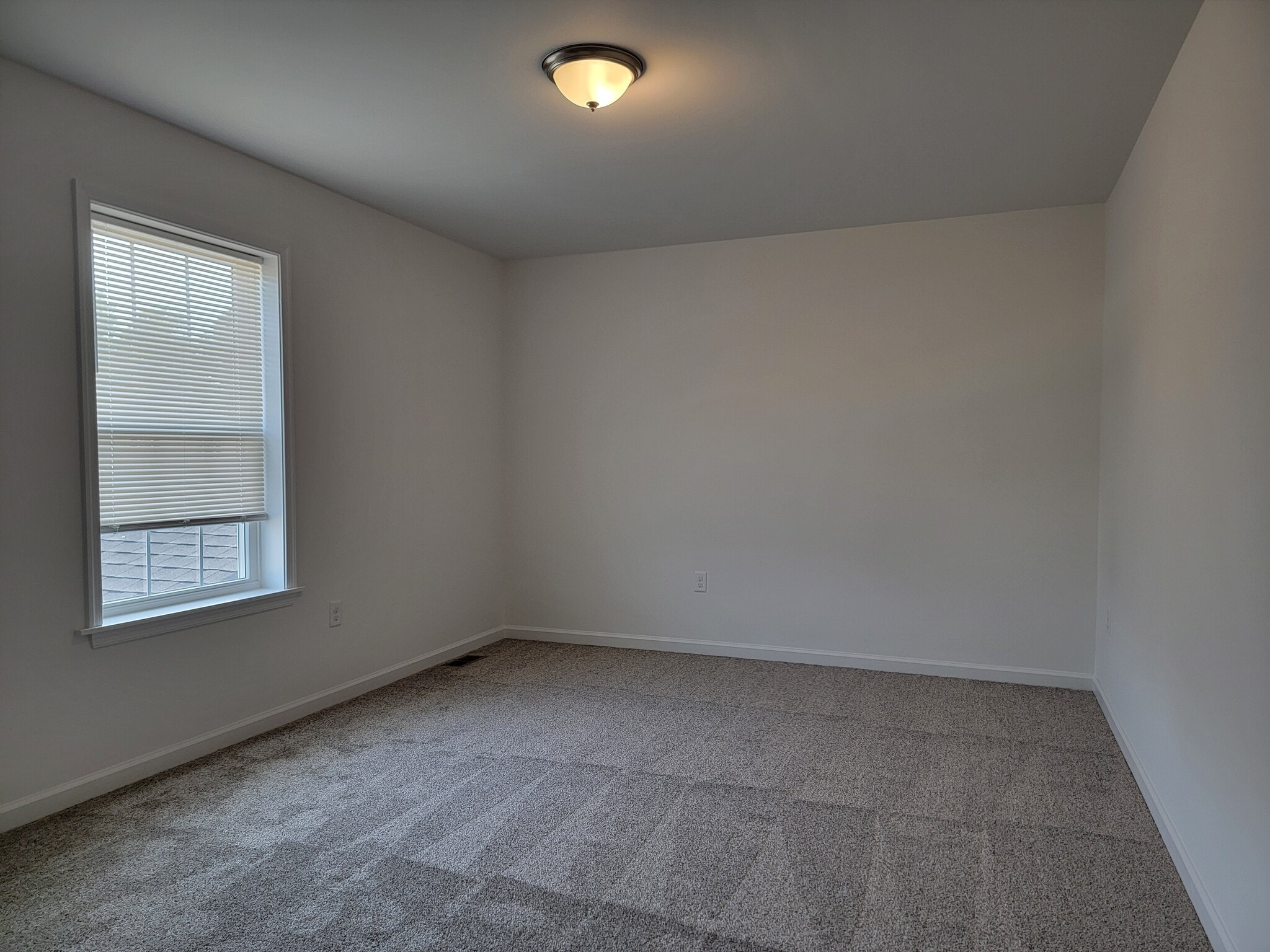 Building Photo - 122 Robert Cir