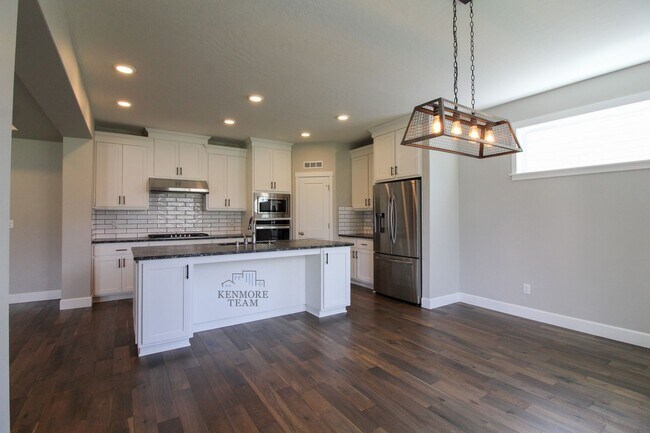 Building Photo - 9813 Chinook Dr