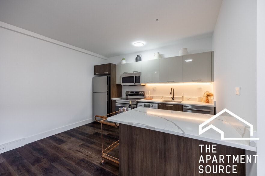 Building Photo - 1553 W Hollywood Ave