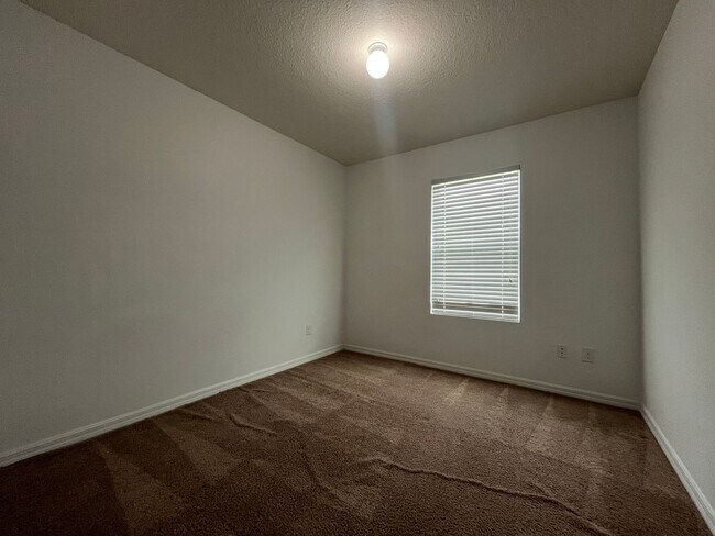 Building Photo - Plant City Townhome!!