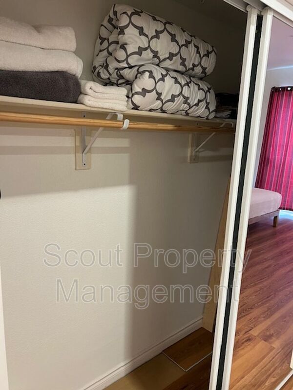 Building Photo - 445 Island Ave