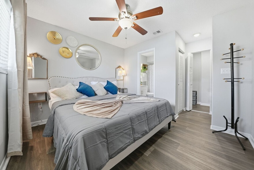 Building Photo - 8307 Royal Sand Cir