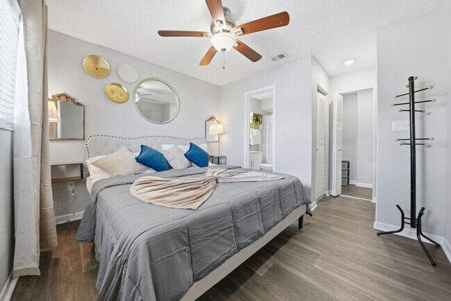 Building Photo - 8307 Royal Sand Cir