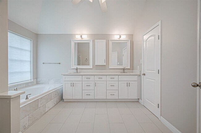 Building Photo - 5410 Portage Rock Ln