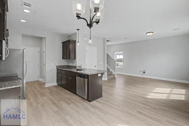 Building Photo - 547 Fairview Cir
