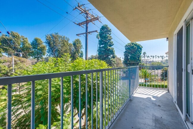 Interior Photo - 501 Marlborough Ave
