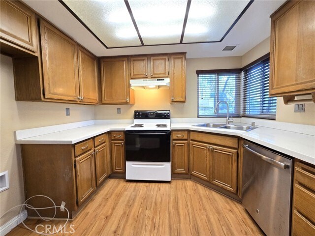 Building Photo - 22749 Lakeway Dr