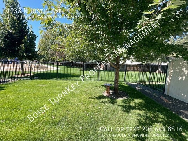 Building Photo - 1933 N Justin Ave