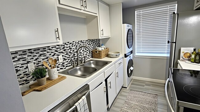 Building Photo - 14333 Memorial Dr