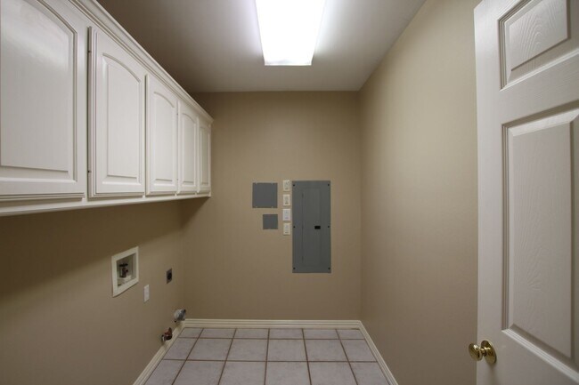 Building Photo - Beautiful 3 Bedroom in Tyler! Coming Soon!