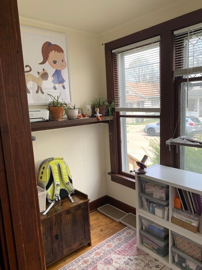 Building Photo - 418 S Orchard St