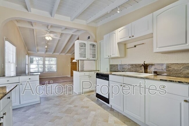 Building Photo - 1764 Montecito Ave