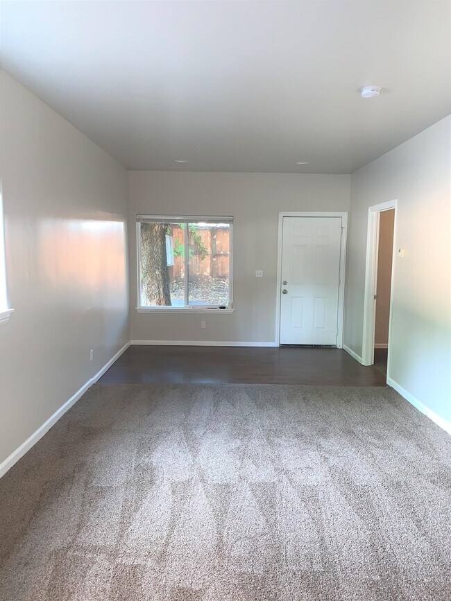 Building Photo - 13076 Ridge Rd