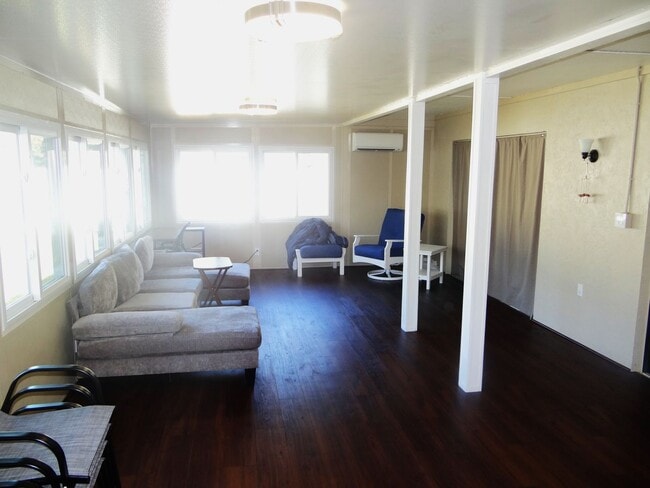 Building Photo - 2 bedrooms for rent in this single family home.