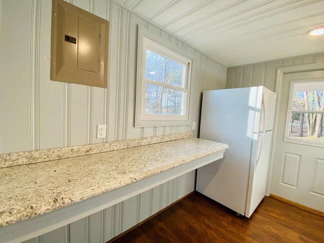 Building Photo - WAITLIST APPLICATIONS ONLY - AVAILABLE NOV...