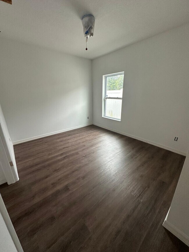Building Photo - 275 Williamson Dr