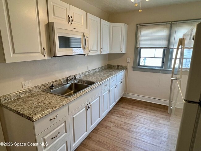 Building Photo - 2104 Waverly Pl